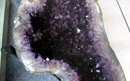 Salontische oder Beistelltische aus Amethyst gefertigt