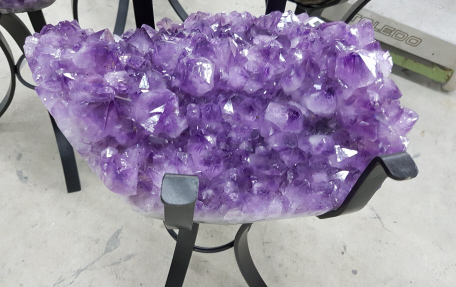 Salontische oder Beistelltische aus Amethyst gefertigt