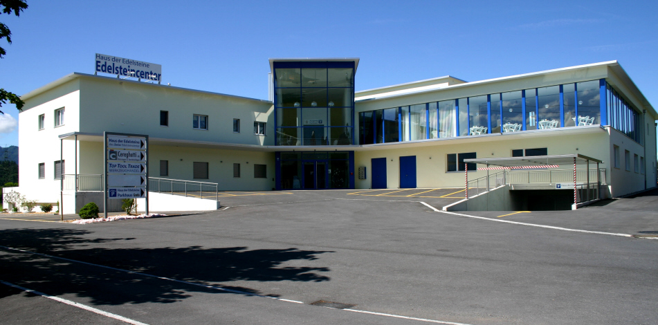 Das Geschäftshaus / The office building