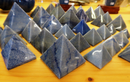 Blauquarz Pyramiden